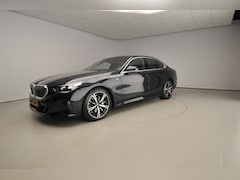 BMW i5 - Sedan eDrive40 | M-Sportpakket | LED | HUD | Active cruise | Trekhaak | Panoramadak | Comf