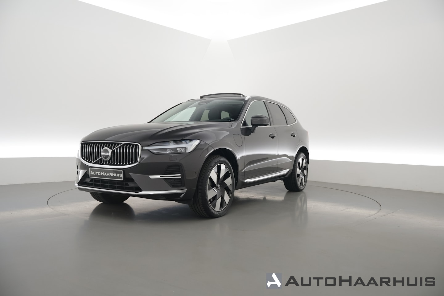 Volvo XC60 - 2.0 T8 Plug-in hybrid AWD Ultimate Bright |SOH 98.5% | Pano | H&K Audio | Stoel-Stuurverw. - AutoWereld.nl