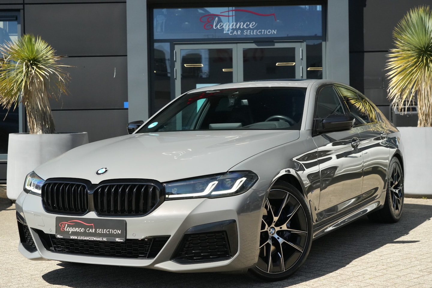 BMW 5-serie - 520i High Executive Edition M Sport 184pk Bowers&Wilkins/Panoramadak/M-Stoelen - AutoWereld.nl