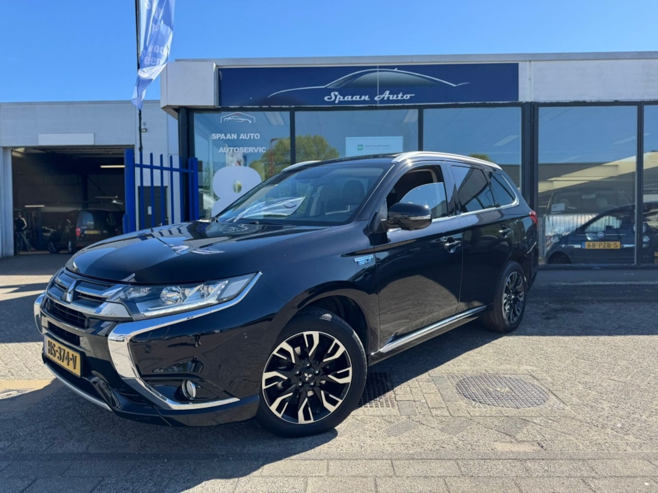 Mitsubishi Outlander - 2.0 PHEV Instyle+ | PANO | LEER | 360' CAM | STUURVERW. - AutoWereld.nl