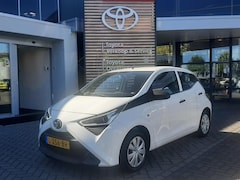 Toyota Aygo X - X-FUN 5-DEURS NL-AUTO 1E EIGENAAR AIRCO RADIO