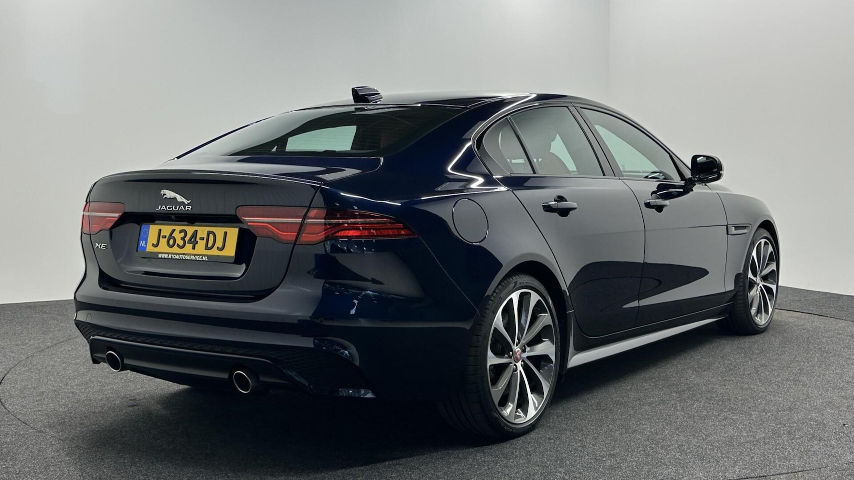 Jaguar XE - 2.0 P250 R-Dynamic HSE NAVI LEER CAMERA CARPLAY. - AutoWereld.nl