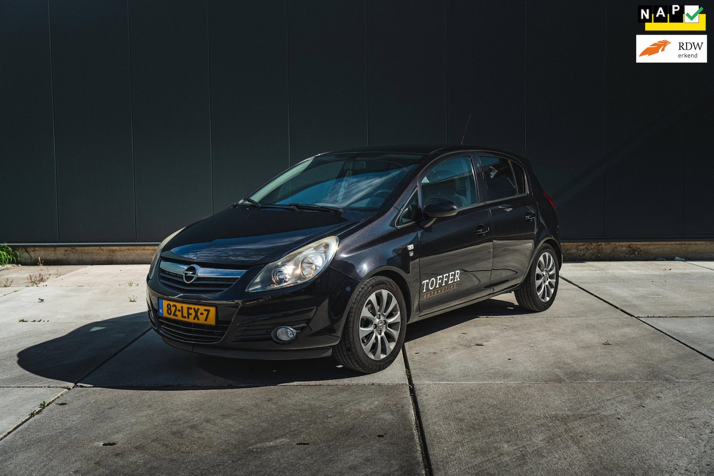 Opel Corsa - 1.4-16V '111' Edition 4SEASON|AIRCO|CRUISE - AutoWereld.nl
