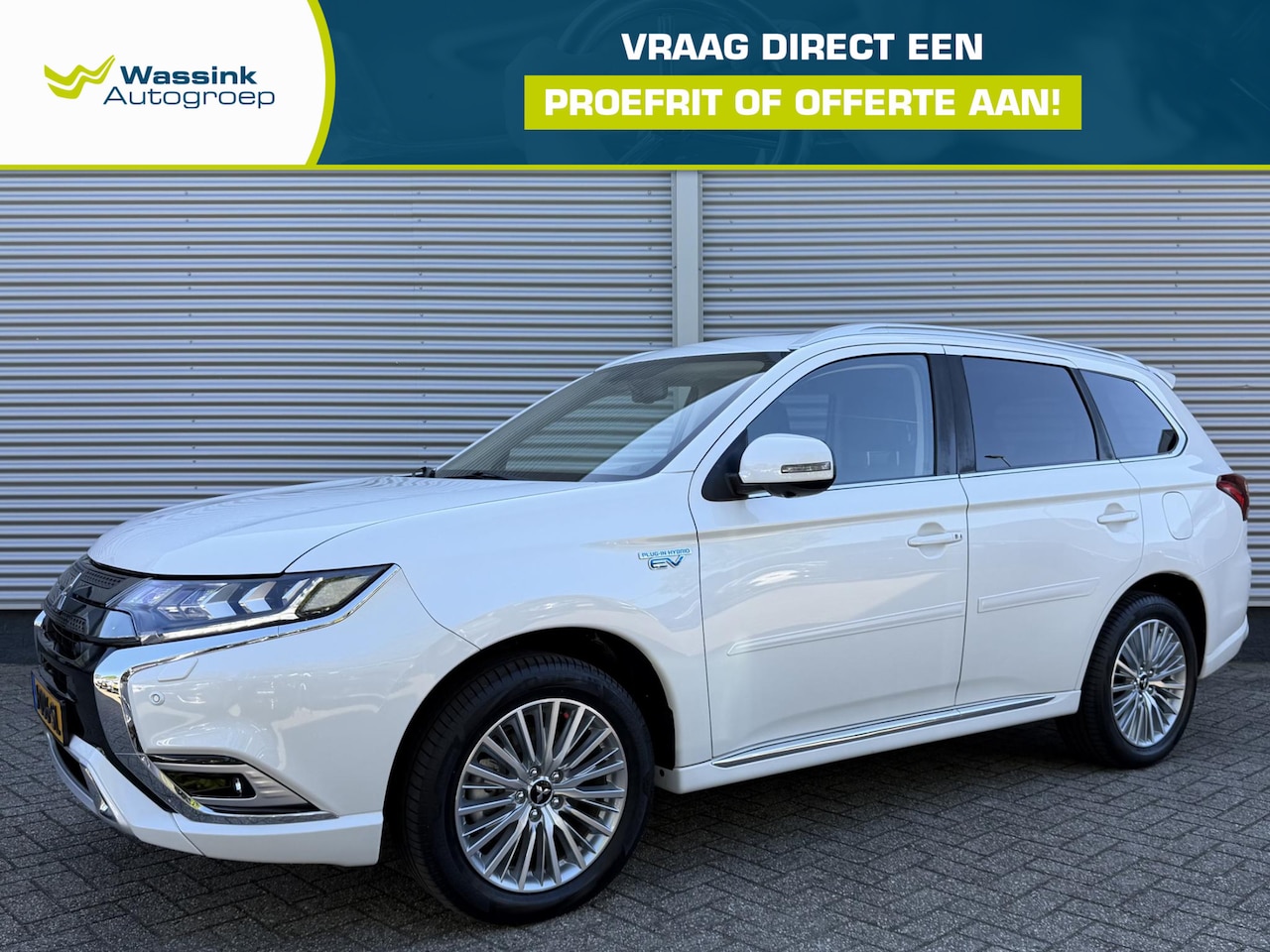 Mitsubishi Outlander - 2.4 PHEV Intense+ | Schuif-/kanteldak | 4WD | Navigatie | Stoel/Stuurwielverwarming | - AutoWereld.nl