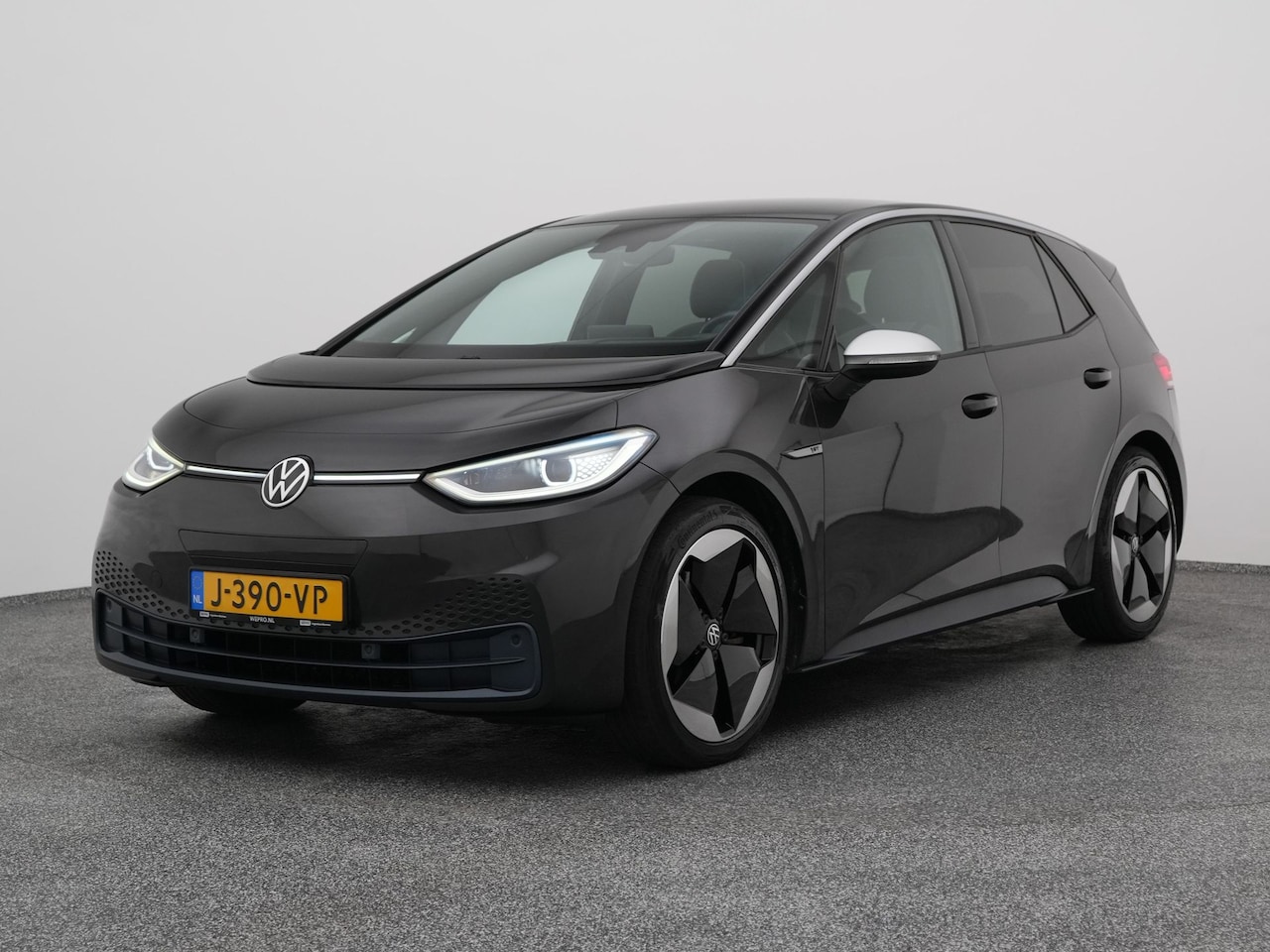 Volkswagen ID.3 - First Max 58 kWh | PANO | CAMERA | ADAPTIVE | STOEL- EN STUURVERW. - AutoWereld.nl