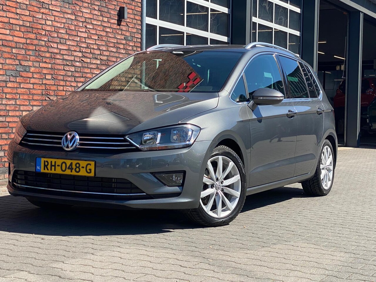 Volkswagen Golf Sportsvan - 1.4 TSI Highline trekhaak/camera/all season banden - AutoWereld.nl