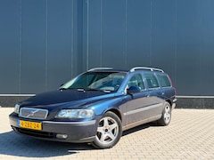 Volvo V70 - 2.4 | AIRCO | CRUISE | TREKHAAK | PANORAMA DAK | NIEUWE APK