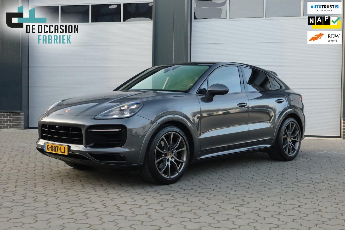 Porsche Cayenne Coupé - 3.0 E-Hybrid Sport Design Pano Trekhaak Bose Softclose - AutoWereld.nl