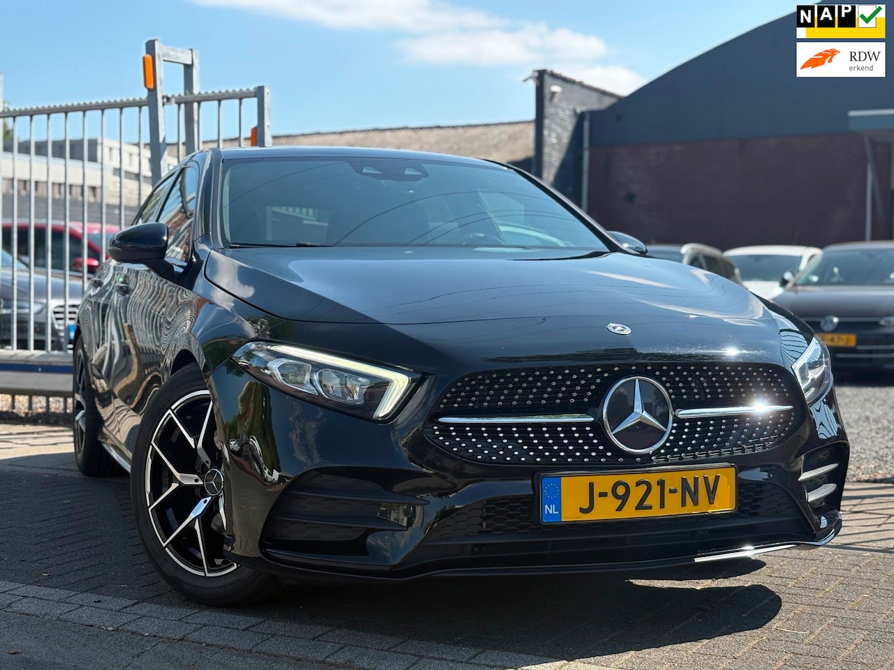 Mercedes-Benz A-klasse - 180 AMG Line | Sfeerverlichting | 18” LMV | A.Camera | LED | - AutoWereld.nl