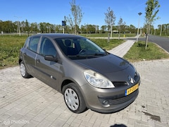 Renault Clio - 1.2-16V Special Line