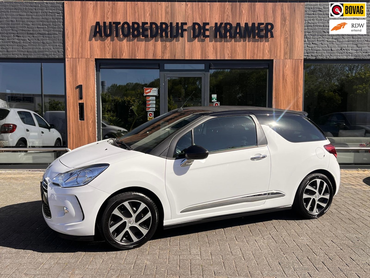 Citroën DS3 Cabrio - 1.2 VTi So Chic 1.2 VTi So Chic - AutoWereld.nl