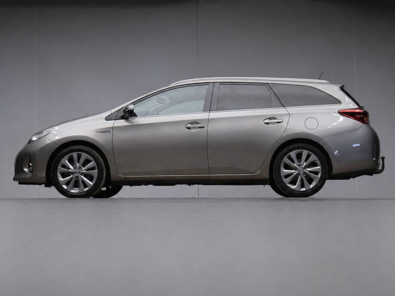 Toyota Auris Touring Sports - 1.8 Hybrid Aspiration Sport (NAVI,CAMERA,CLIMATE,CRUISE,GETINT,TREKHAAK,SPORTSTOELEN,LM VE - AutoWereld.nl