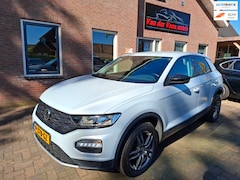 Volkswagen T-Roc - 1.0 TSI Style Business metallic grijs. o.a. carplay, stoelverwarming, navi, pdc. Zeer netj