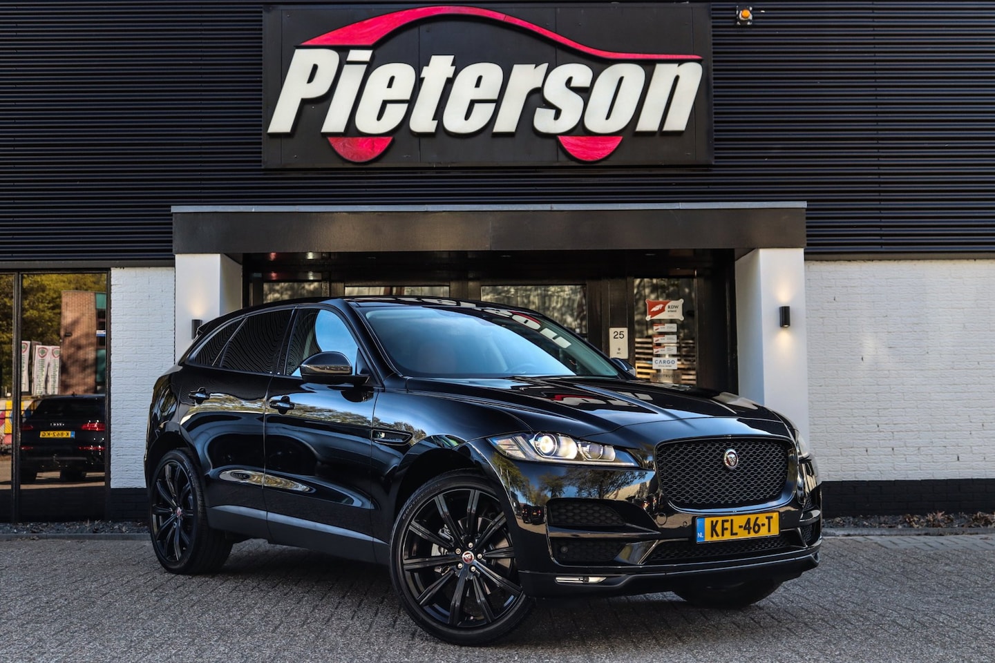 Jaguar F-Pace - 3.0 S/C Portfolio AWD MERIDIAN PANO DEALER OH - AutoWereld.nl