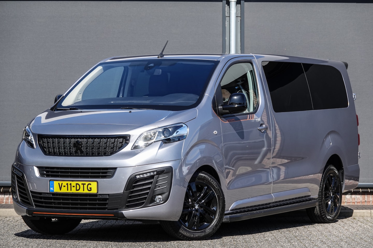 Peugeot Expert - 2.0 BlueHDI 177Pk Aut. | Dubbele Cabine | Dynamic | 360° Camera | Leder | Trekhaak | 17'' - AutoWereld.nl