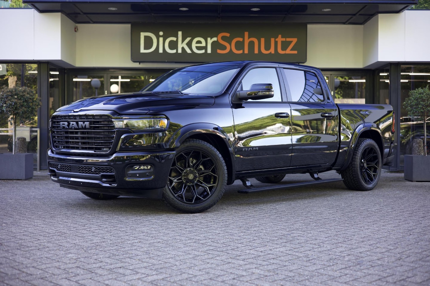 Dodge Ram 1500 - Laramie Night SO DEMOPRIJS! | Luchtvering | Pano - AutoWereld.nl