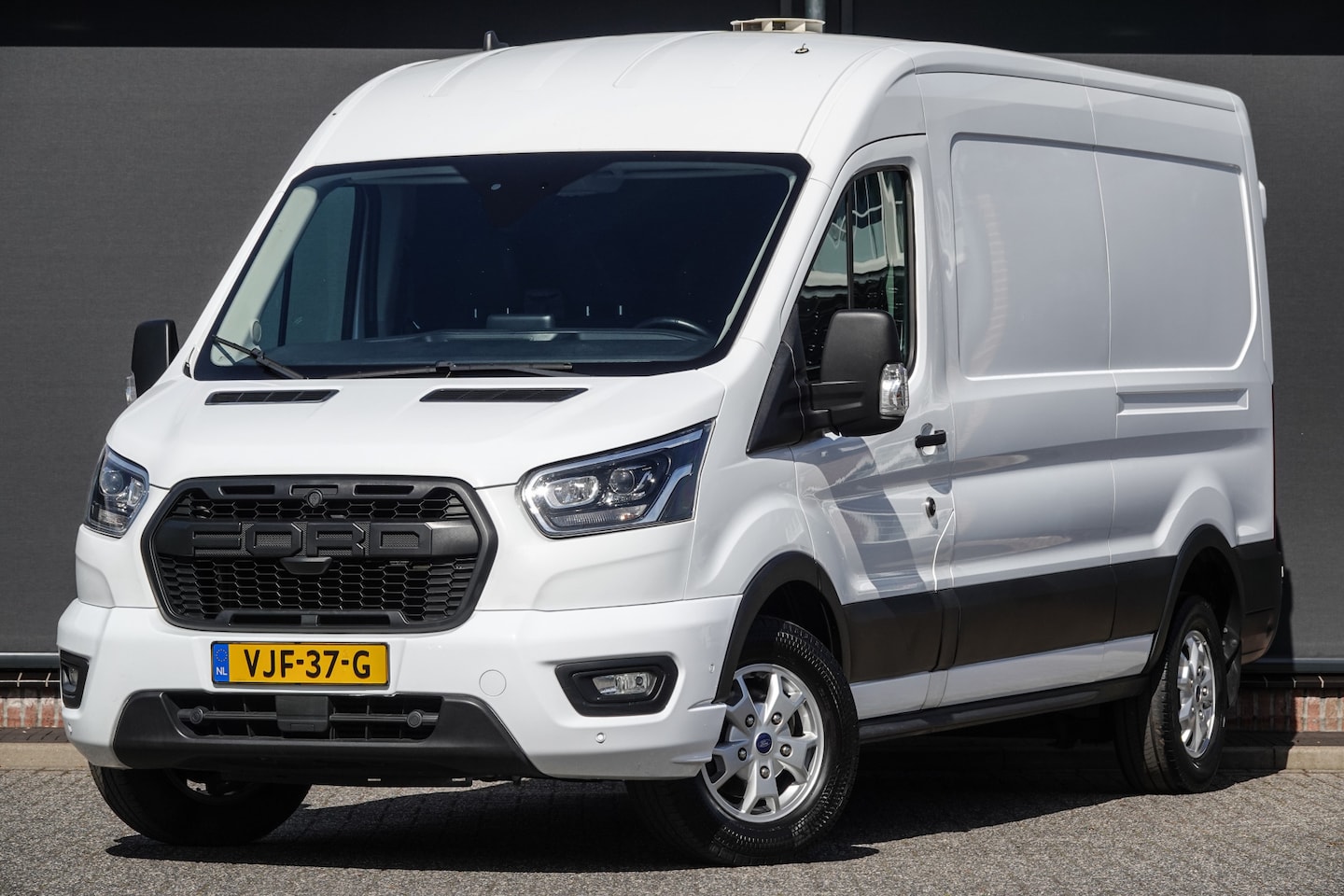 Ford Transit - L3H2 2.0Tdci 185Pk Aut. | Limited | 350 | Raptor Grille | Achteruitrijcamera | Trekhaak | - AutoWereld.nl