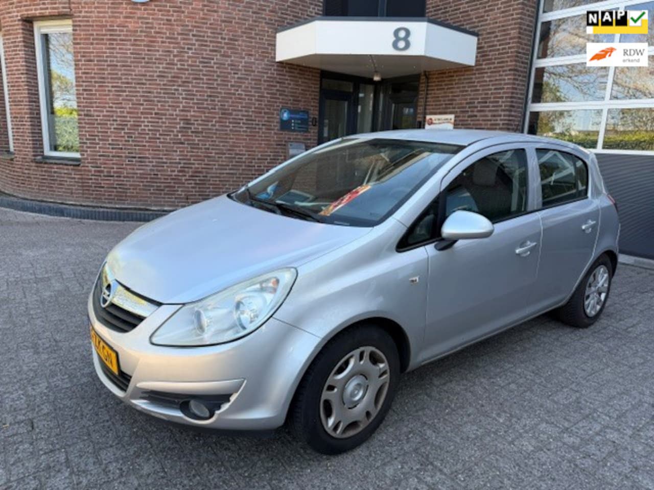 Opel Corsa - 1.2-16V Enjoy /bj.2008 / 5 deurs / kleur: grijs / airco / NAP met 204136 km.en APK tot 04/ - AutoWereld.nl