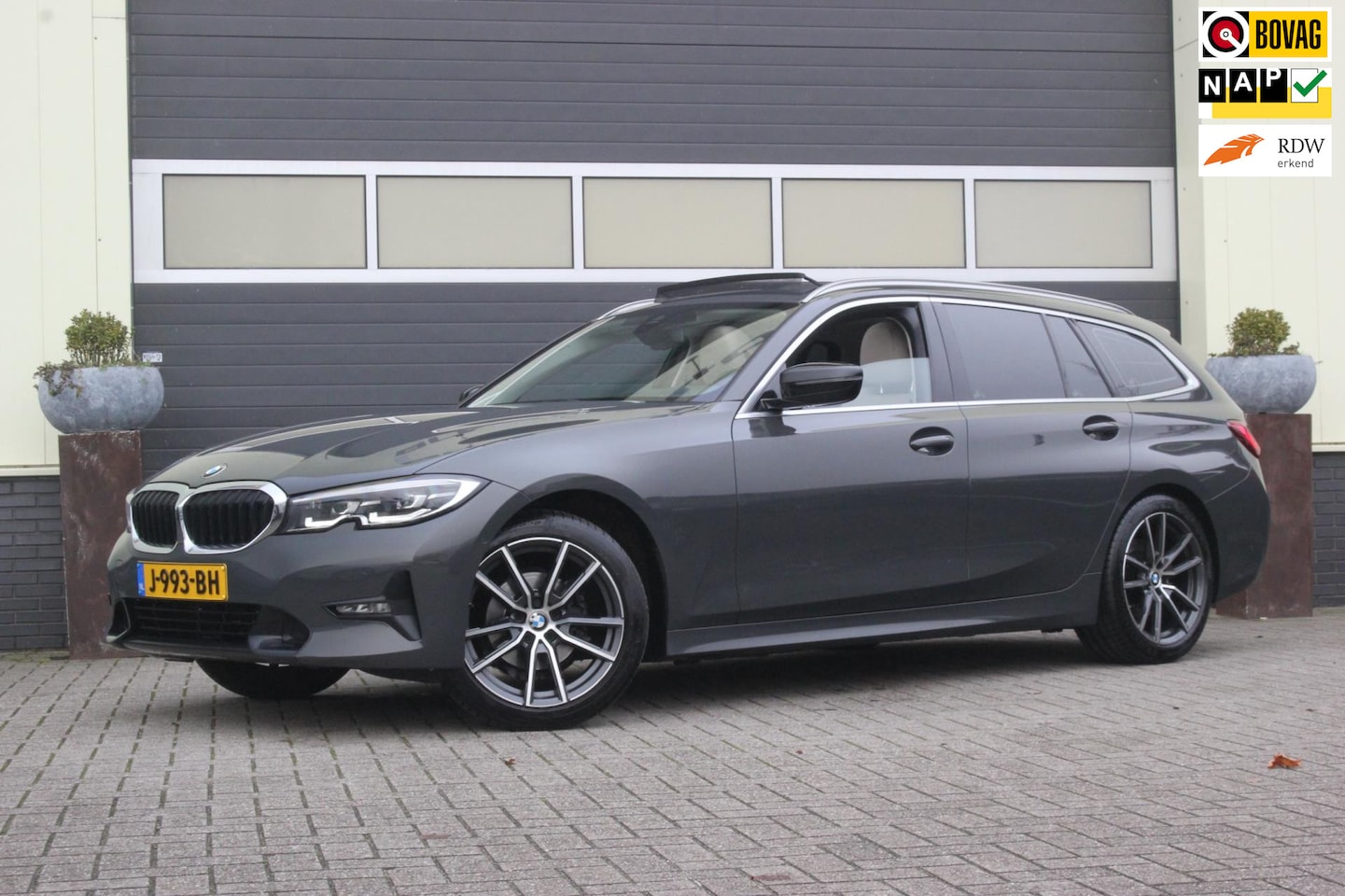 BMW 3-serie Touring - 318i High Executive Edition| Schuifdak | H/K | Leer - AutoWereld.nl