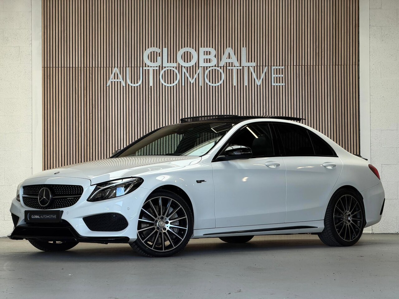 Mercedes-Benz C-klasse - AMG 43 C450 4MATIC - PANORAMADAK - 19 INCH - CAMERA - AutoWereld.nl