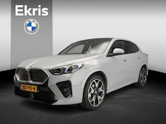 BMW iX2 - eDrive20 | M-Sportpakket | LED | HUD | Active cruise | Panoramadak | Stoelverwarming | Key