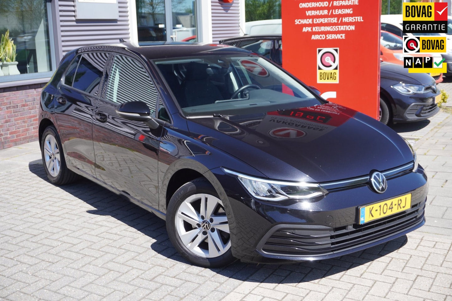 Volkswagen Golf - 8 1.0 eTSI Life / ACC / Carplay / Sfeerverlichting / Stoel en stuurverwarming - AutoWereld.nl