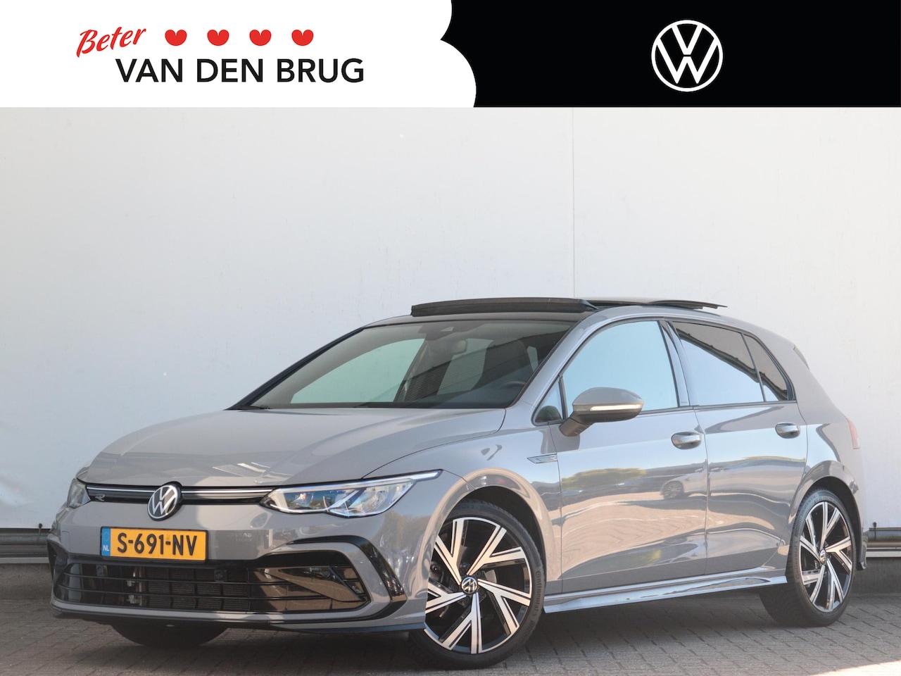 Volkswagen Golf - 1.5 eTSI R-Line Business+ | Panoramadak | Camera | Stoel/stuur Verwarming | App-Connect | - AutoWereld.nl