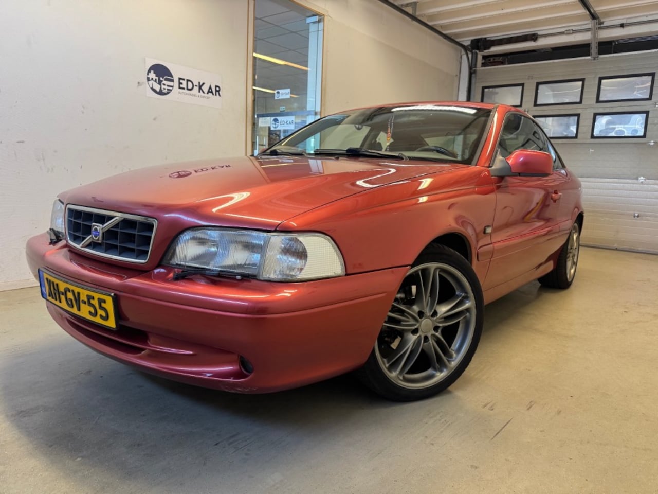 Volvo C70 - 2.4 T Luxury AUT AIRCO RIJDT GOED PDC NAP APK 4-2027 LIEFHABBER - AutoWereld.nl