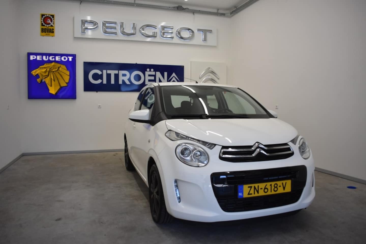 Citroën C1 - 1.0 VTI Automaat 5 deurs Shine 11.000 Km. 72 pk. - AutoWereld.nl