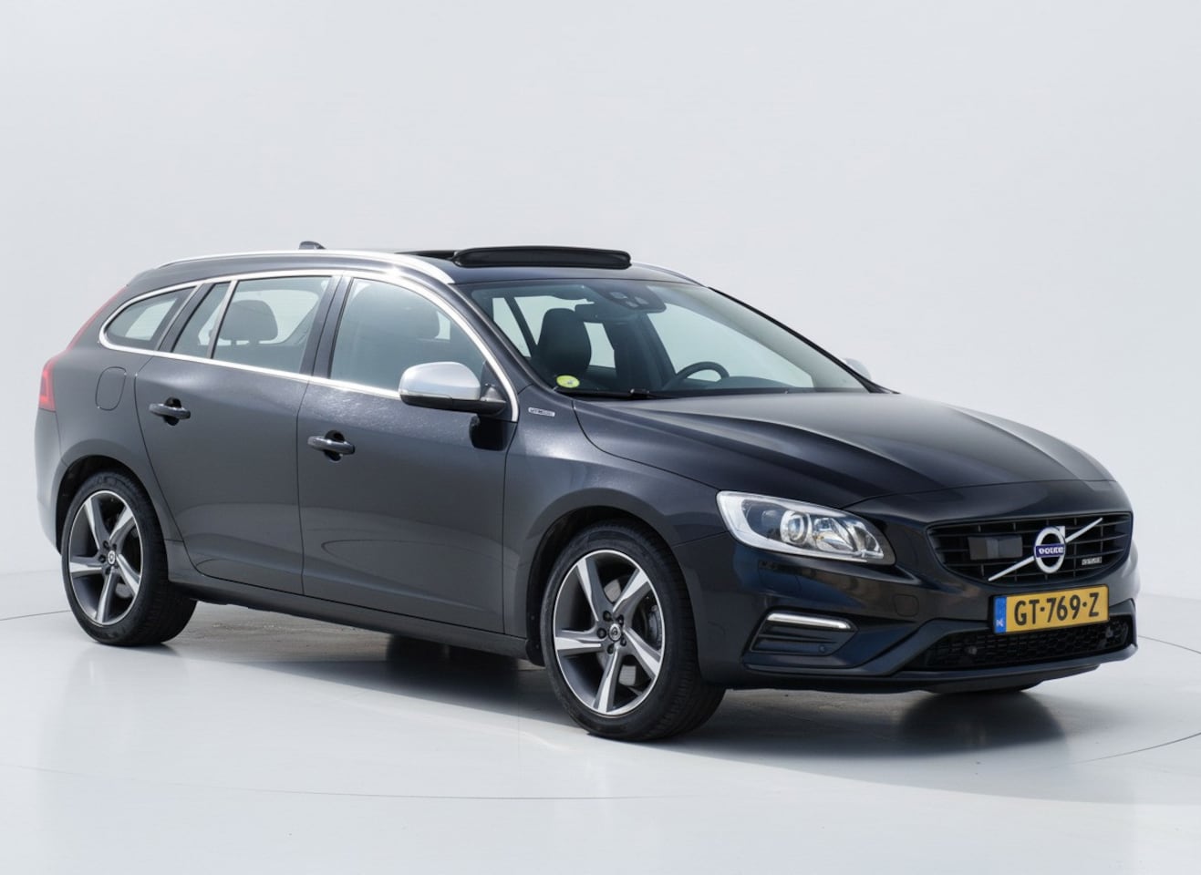 Volvo V60 - 2.4 D6 AWD Plug-In Hybrid R-Design|Dakje|Xenon|ACC - AutoWereld.nl