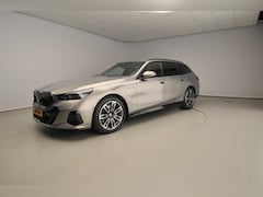 BMW 5-serie Touring - 530e | M-Sportpakket | LED | Leder | Navigatie | Active cruise | M-zetels | Trekhaak | DAB