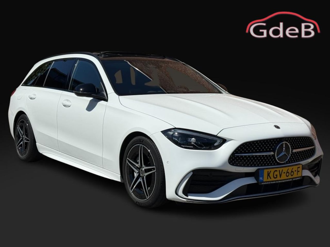 Mercedes-Benz C-klasse - 180 AMG LINE  Panoramadak / Carplay / Burmester / Night Package / Camera - AutoWereld.nl