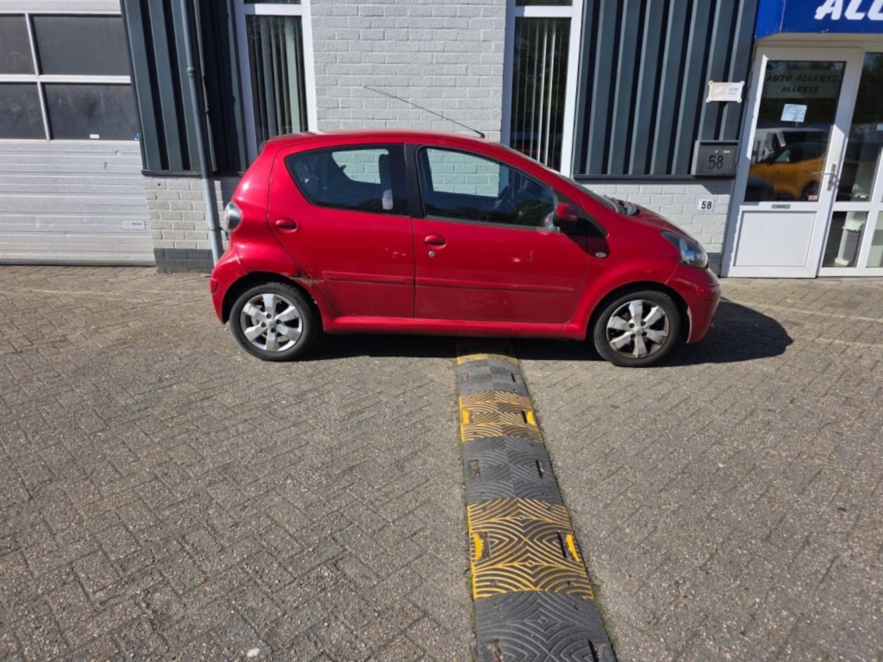 Toyota Aygo - 1.0-12V ASPIR. RED - AutoWereld.nl