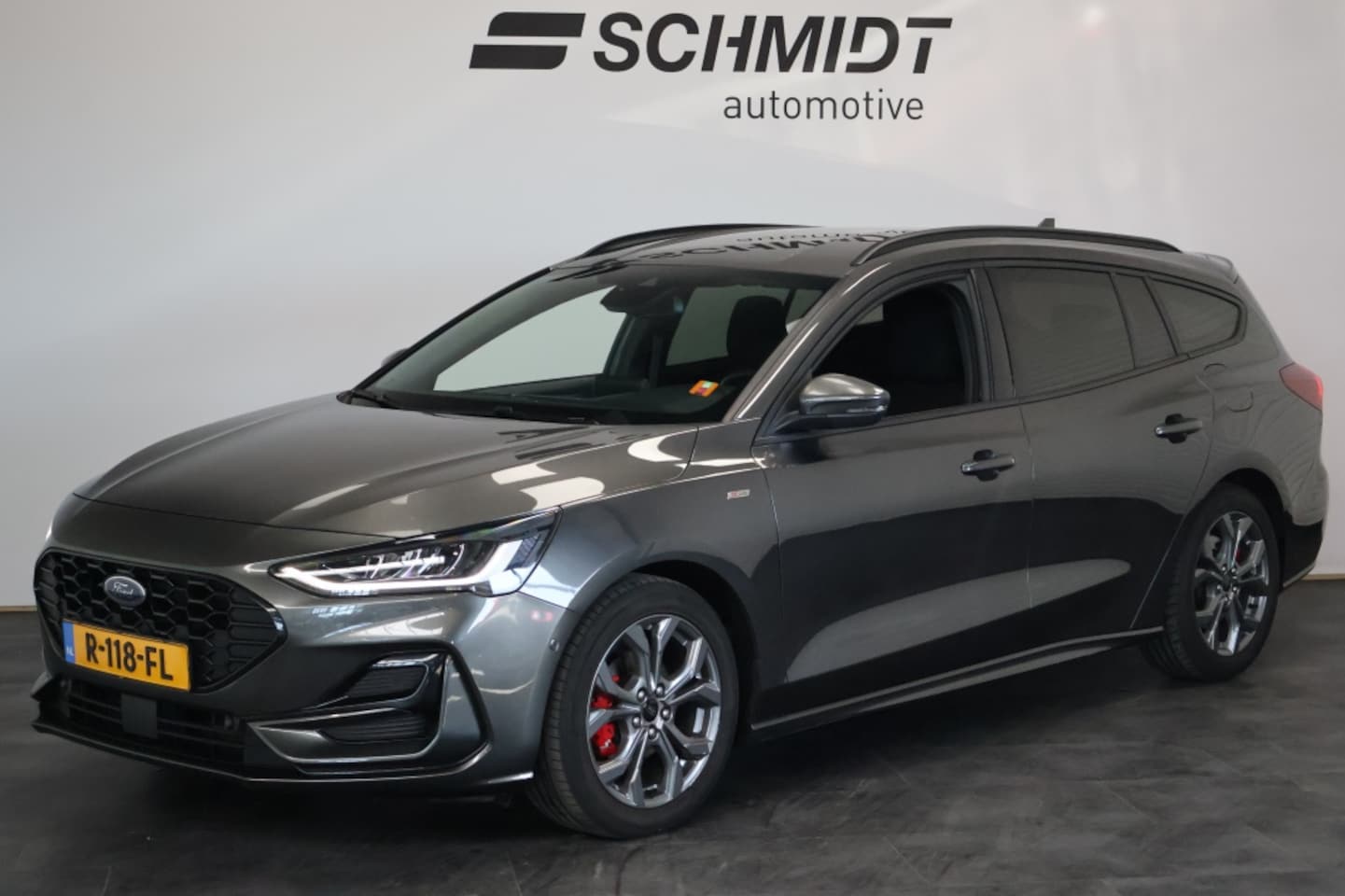 Ford Focus Wagon - 1.0 EBH ST Line | Winter Pakket | Carplay | LED | Keyless | Came - AutoWereld.nl