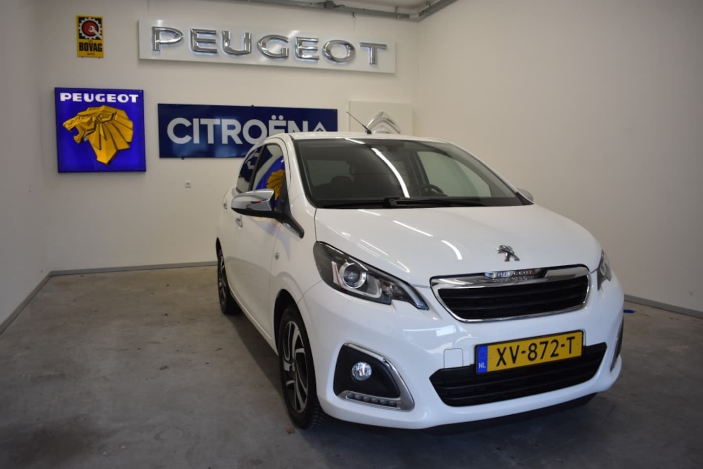 Peugeot 108 - 1.0 E-VTI Automaat 5 deurs Allure 21.000 Km. 72 Pk. - AutoWereld.nl