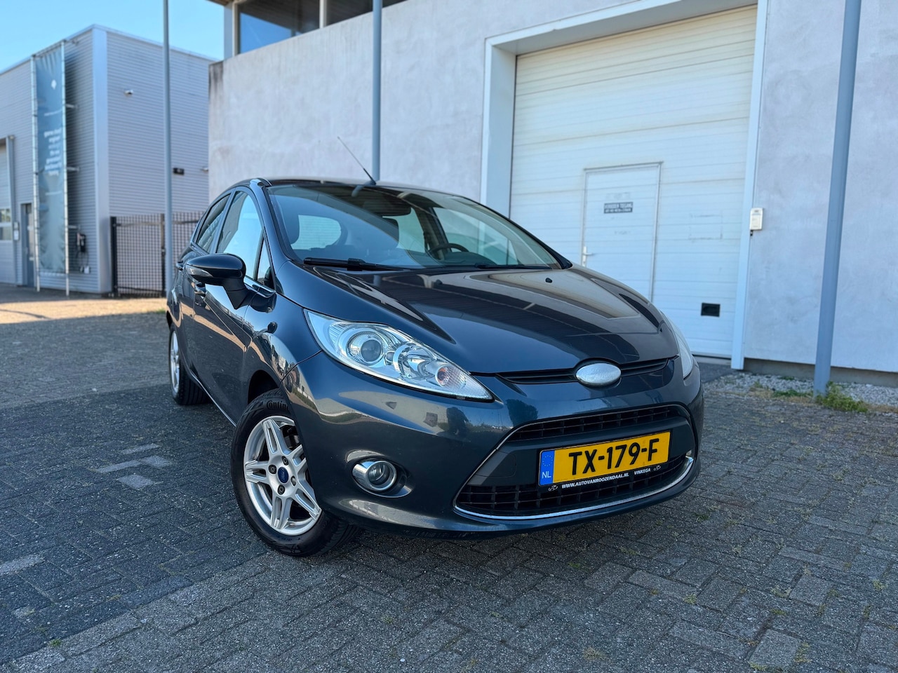 Ford Fiesta - 1.6 TDCi Ghia 5D AIRCO|LMV 15”|TREKHAAK - AutoWereld.nl