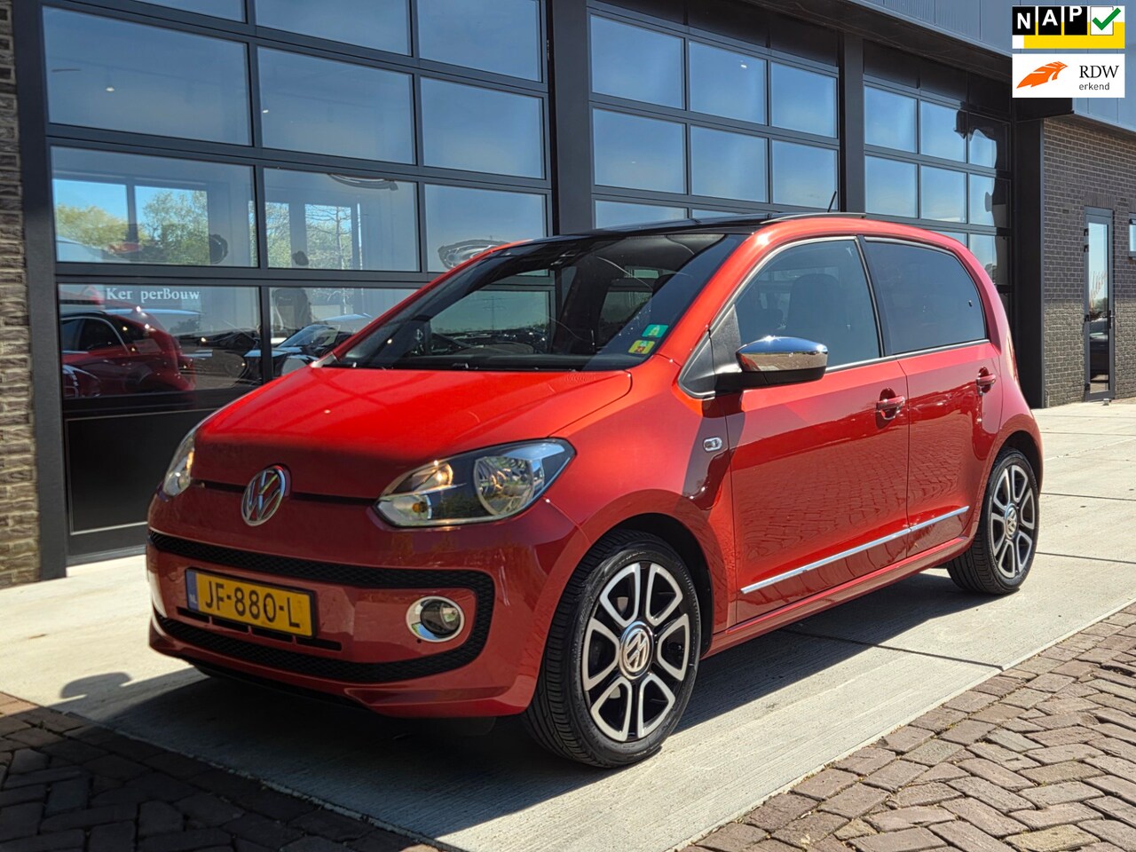 Volkswagen Up! - 1.0 high up! BlueMotion | Pano | Navi | Nette auto! | - AutoWereld.nl