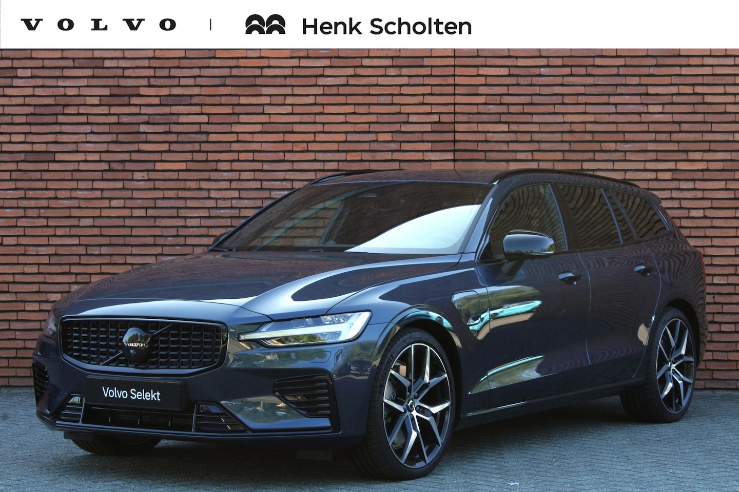 Volvo V60 - T8 Plug-in hybrid AWD Ultra Perf. Ed. Dark |Panoramisch schuif-/ kanteldak | Head up displ - AutoWereld.nl