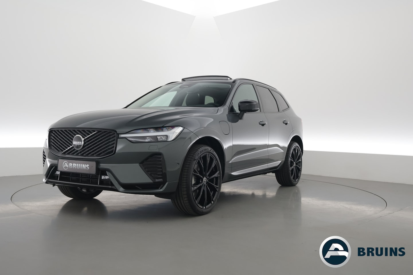 Volvo XC60 - 2.0 T6 Plug-in hybrid AWD Plus Dark | Facelift | Forest Lake Black Pack | Pano | 360 Cam. - AutoWereld.nl