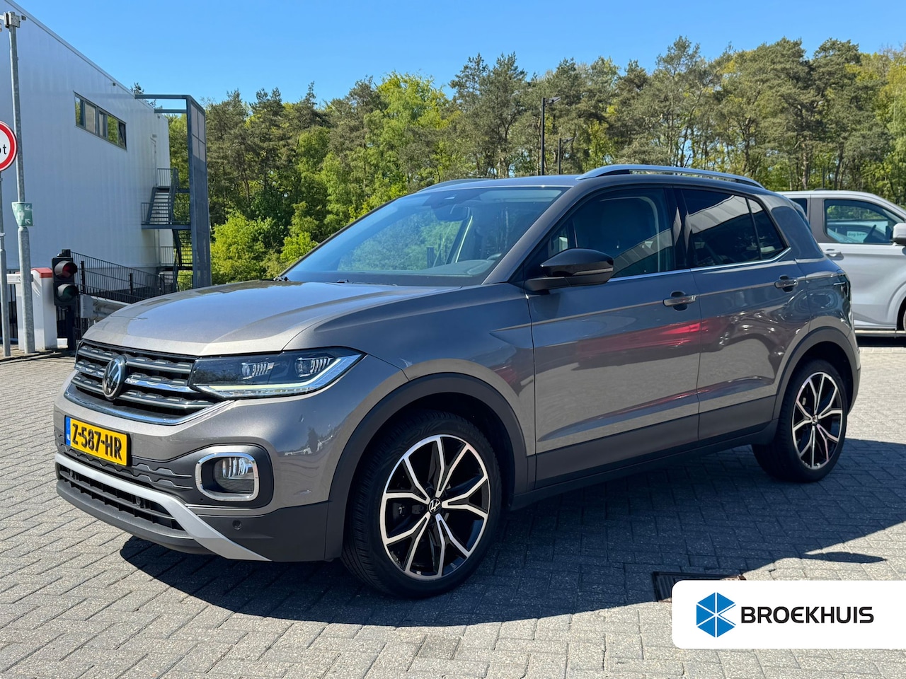 Volkswagen T-Cross - 1.5 TSI Style Business R | Camera | BLIS | Dodehoek Detectie | Trekhaak | Keylles | Apple - AutoWereld.nl