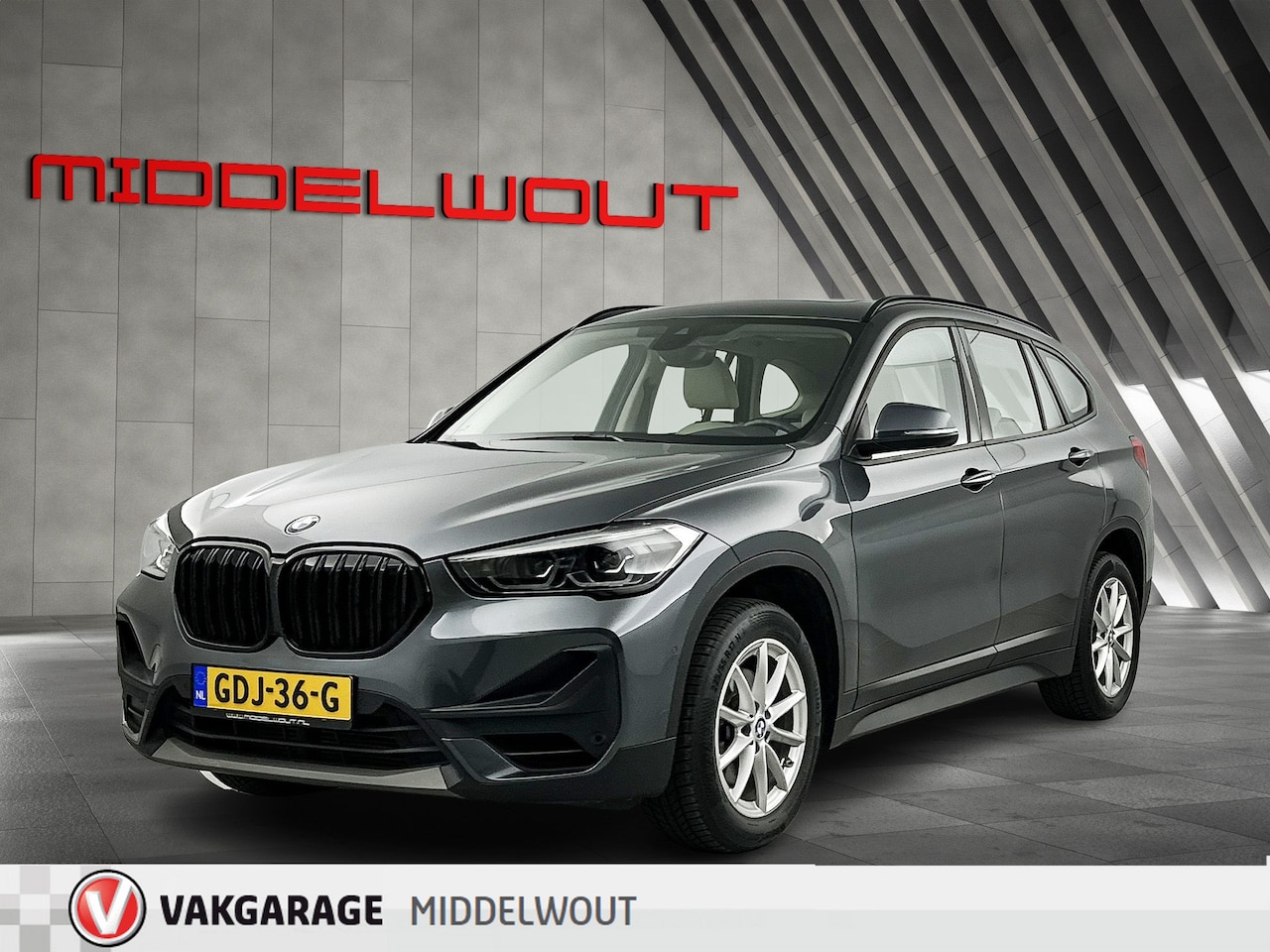 BMW X1 - sDrive18i High Exe Shadow-Line Pano-dak/Leder/Stoelverw/Navi+/LED - AutoWereld.nl