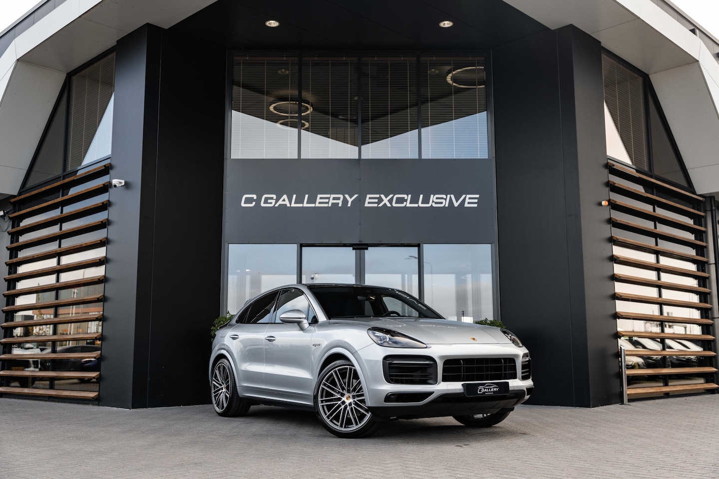 Porsche Cayenne Coupé - 3.0 E-Hybrid - Origineel NL | Sport Chrono + | Panorama | Elek. Trekhaak | Bose - AutoWereld.nl