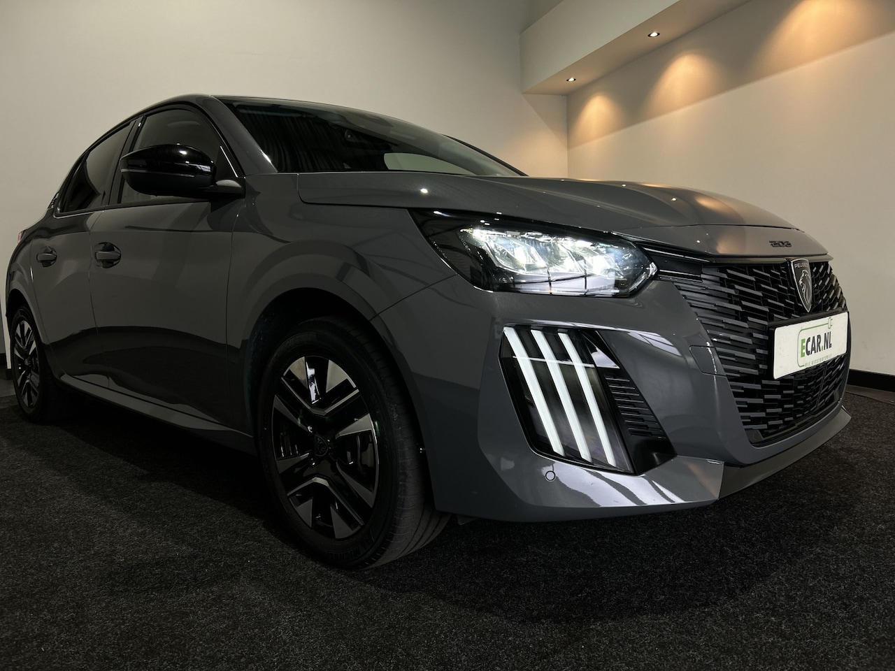Peugeot e-208 - EV Allure 50 kWh Warmtepomp | 3-fase lader | navigatie | zichtpakket Wordt verwacht 6 mei - AutoWereld.nl