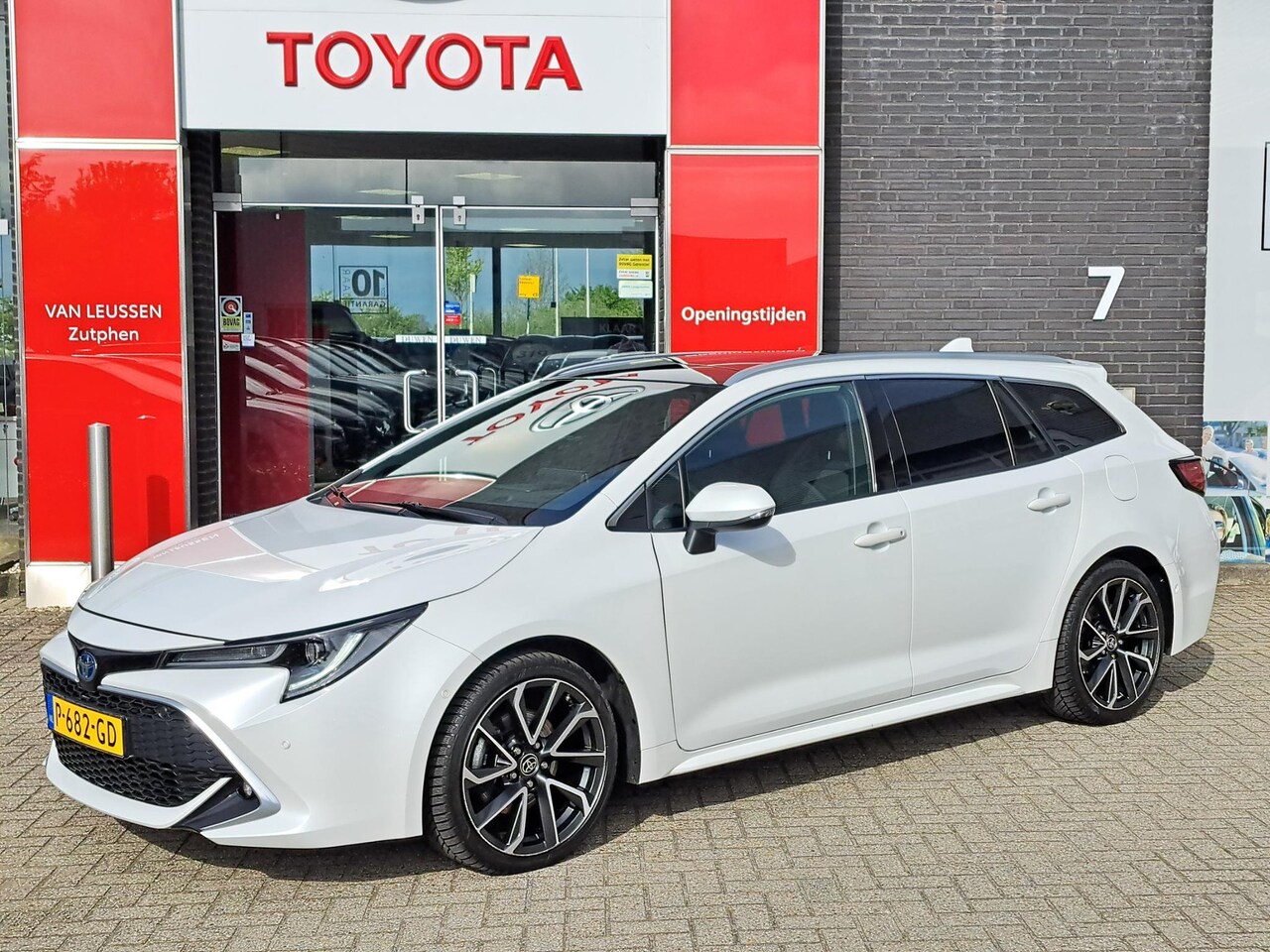 Toyota Corolla Touring Sports - 2.0 Hybrid Executive SCHUIF/KANTELDAK JBL HEAD-UP DISPLAY - AutoWereld.nl