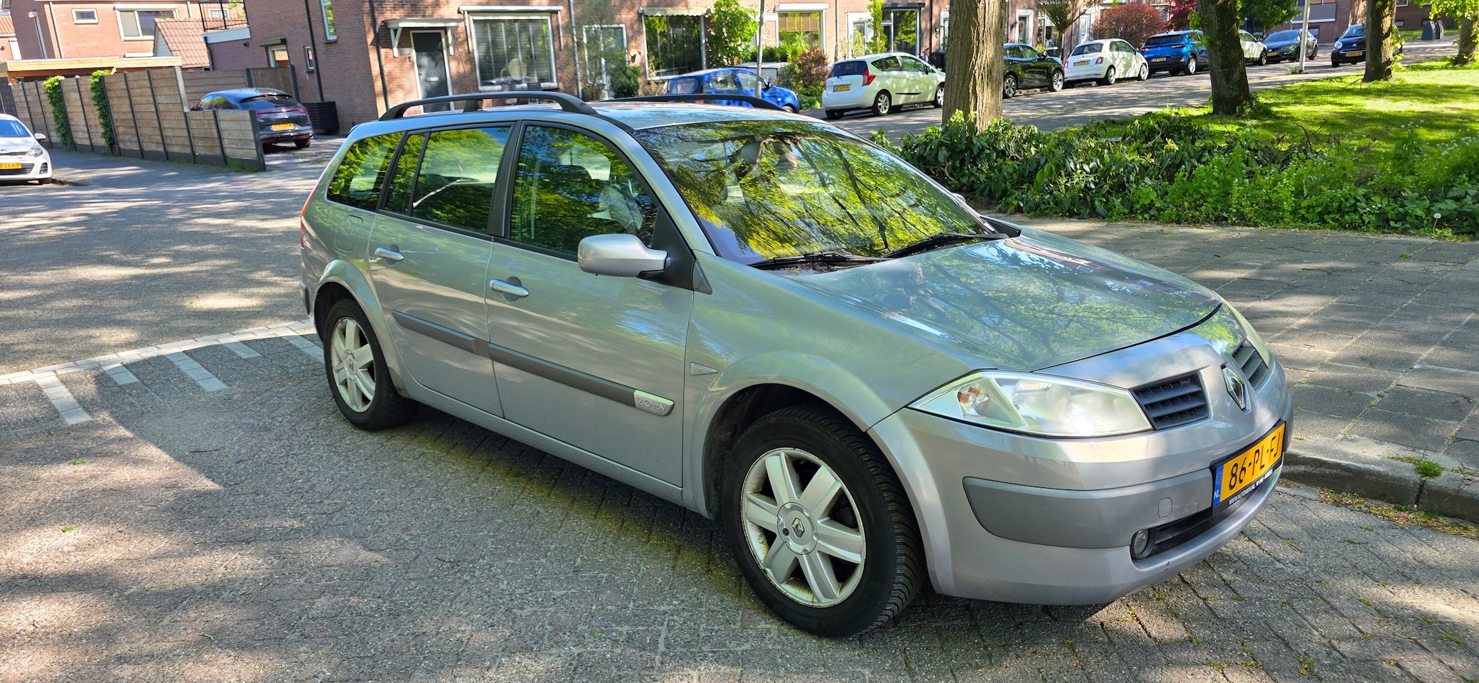 Renault Mégane Grand Tour - 2.0-16V Expression Luxe - AutoWereld.nl