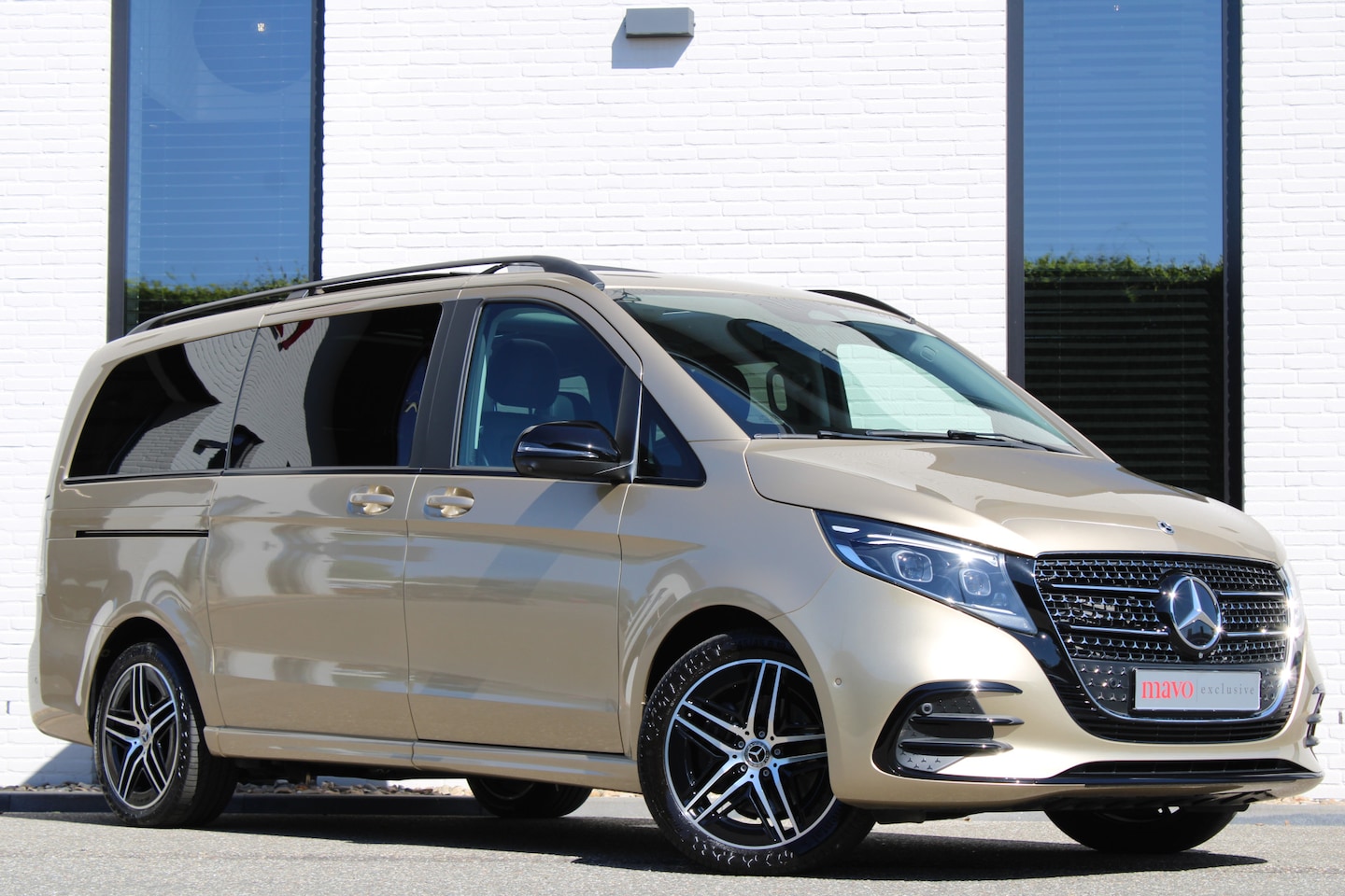 Mercedes-Benz V-klasse - 300d / DC / AMG / 4-Matic / Panorama / 360 Cam / 2x Elec Schuifd / Burmester / Vol Opties - AutoWereld.nl