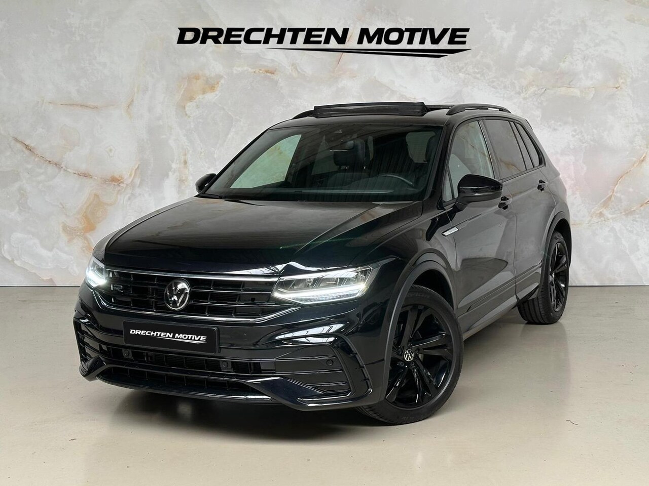 Volkswagen Tiguan - 1.5 TSI R-Line / Pano / Camera / - AutoWereld.nl