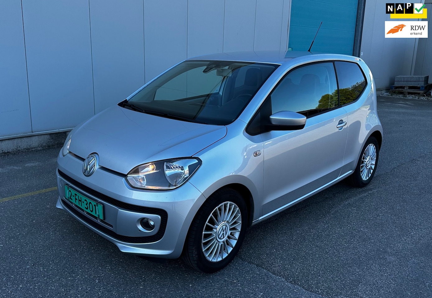 Volkswagen Up! - Volkswagen Up! 1.0 high up! | NW APK | Achter Parkeer sensor | Cruise | Navi - AutoWereld.nl