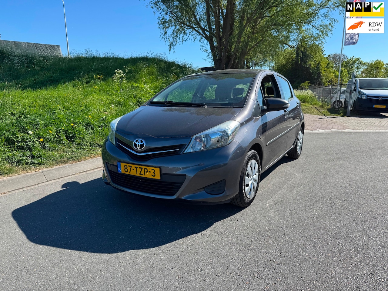 Toyota Yaris - 1.0 VVT-i Aspiration Airco, navigatie, camera - AutoWereld.nl