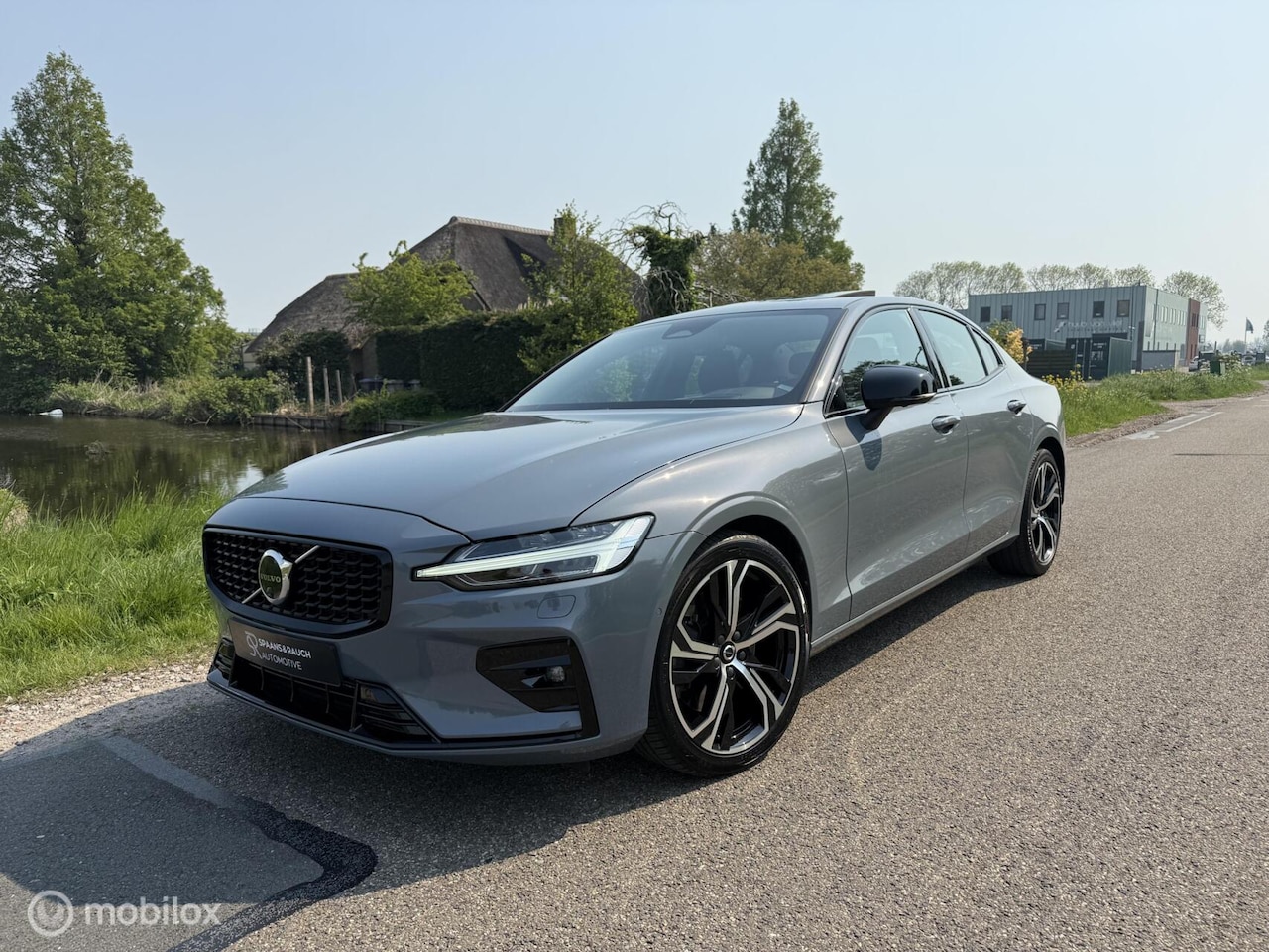 Volvo S60 - 2.0 B5 AWD Ultimate Dark / Pano / Harman / BLIS - AutoWereld.nl